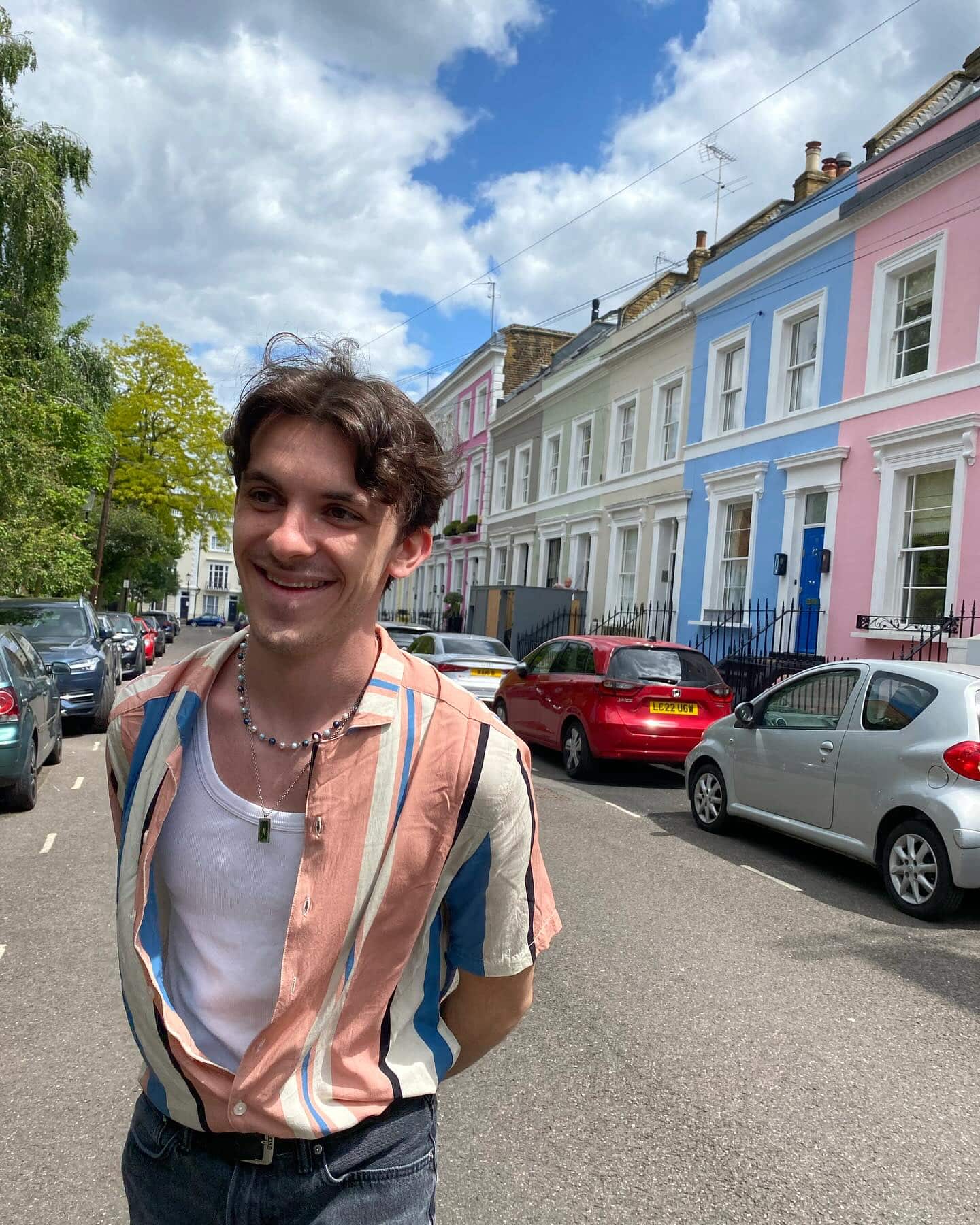 Après avoir été évincé, il collabore avec une star