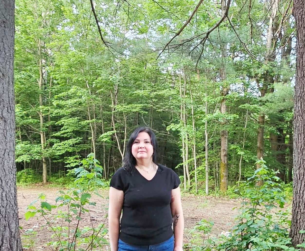 «Ça commençait à me gratter de l’intérieur»: elle finit à l’hôpital après avoir arraché de l’herbe à puce
