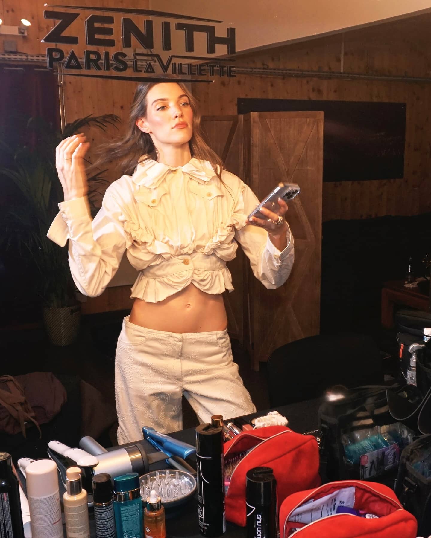 Charlotte Cardin a les ongles parfaits pour Noël