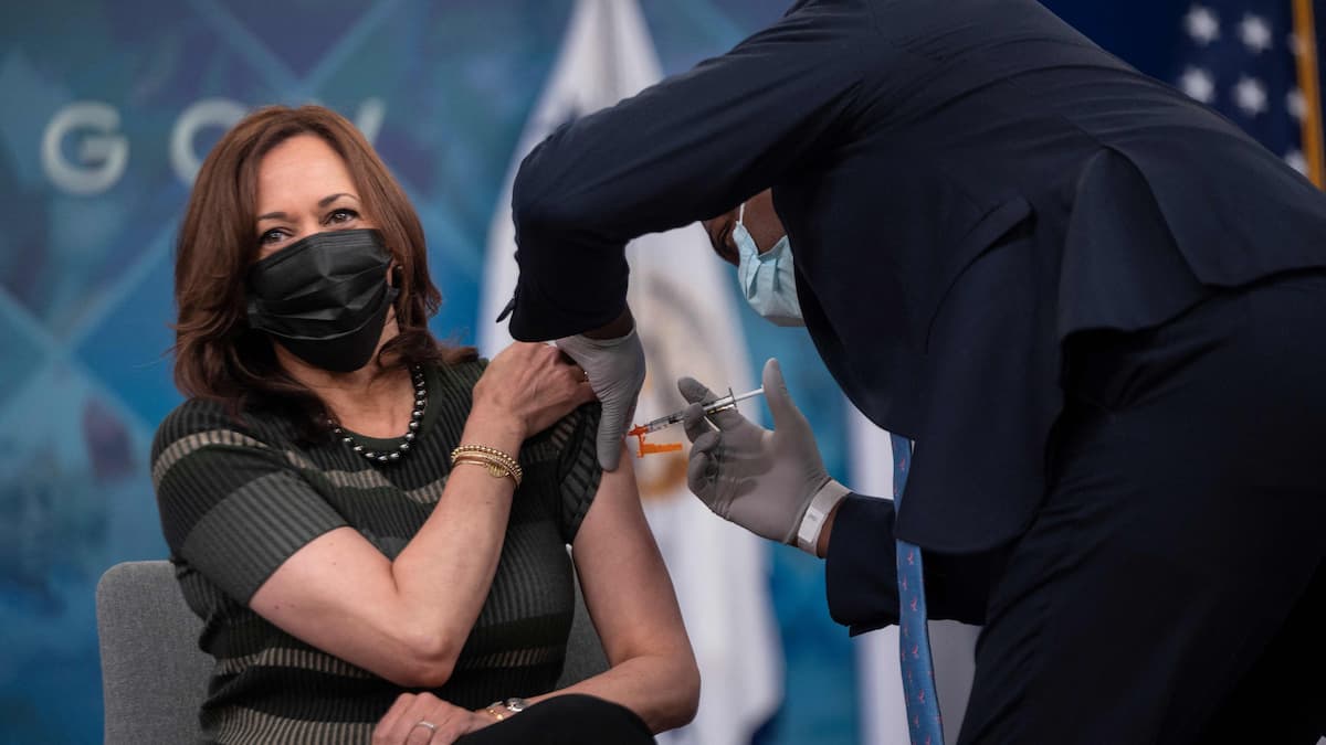 Kamala Harris reçoit sa troisième dose de vaccin contre la COVID