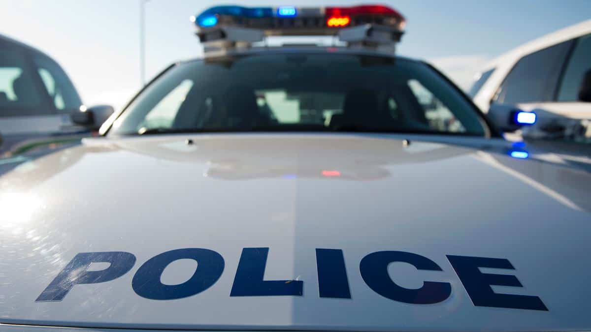 Une fillette meurt en tombant par la fenêtre d’un véhicule en mouvement