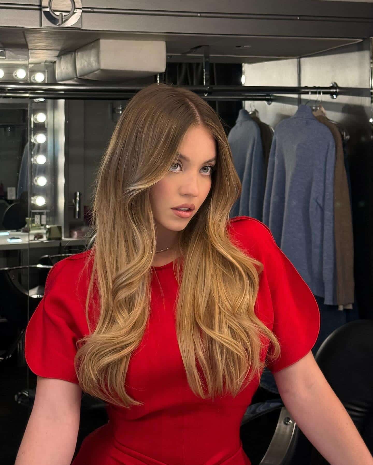 Sa revanche plus loin avec ses photos hyper HOT