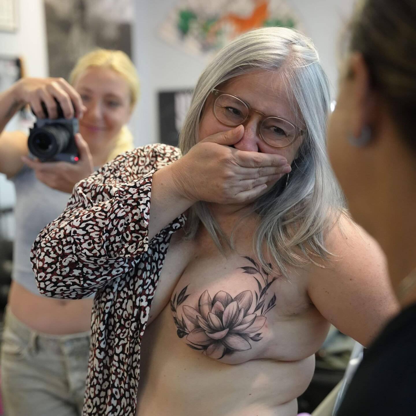 Après une mastectomie, le tatouage comme soin 