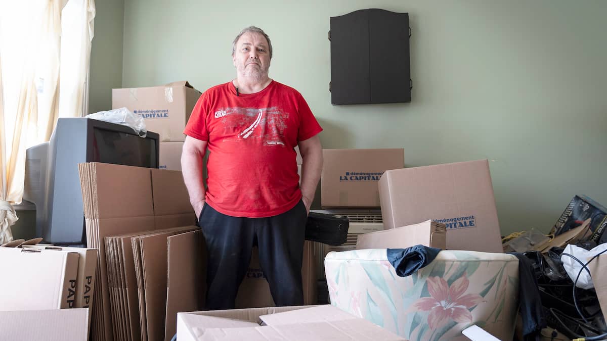 À l’hôtel le 1er juillet: un homme qui a contribué à créer des logements sociaux se retrouve lui-même à risque d’être à la rue