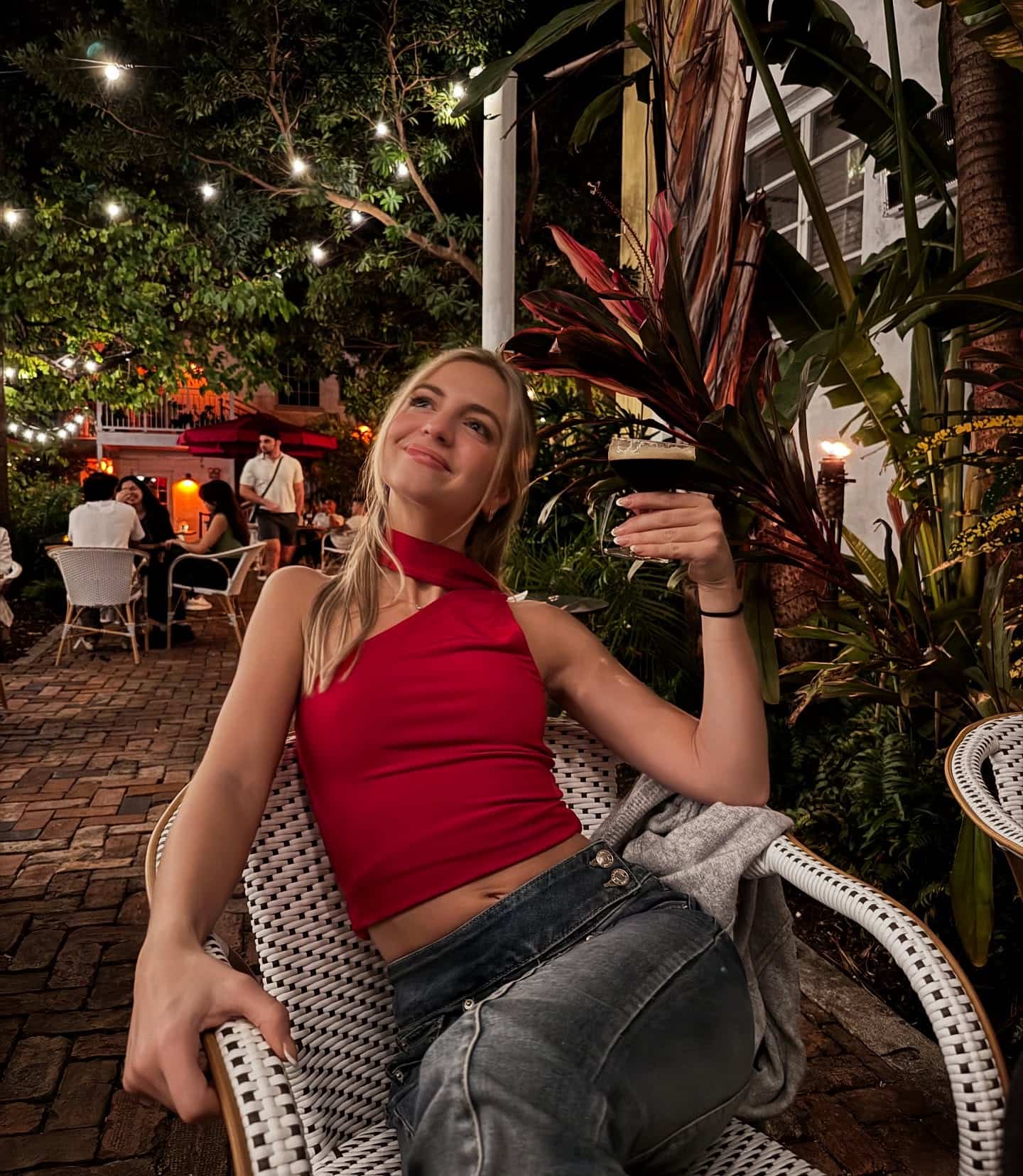 En plein entraînement, elle expose ses abdos