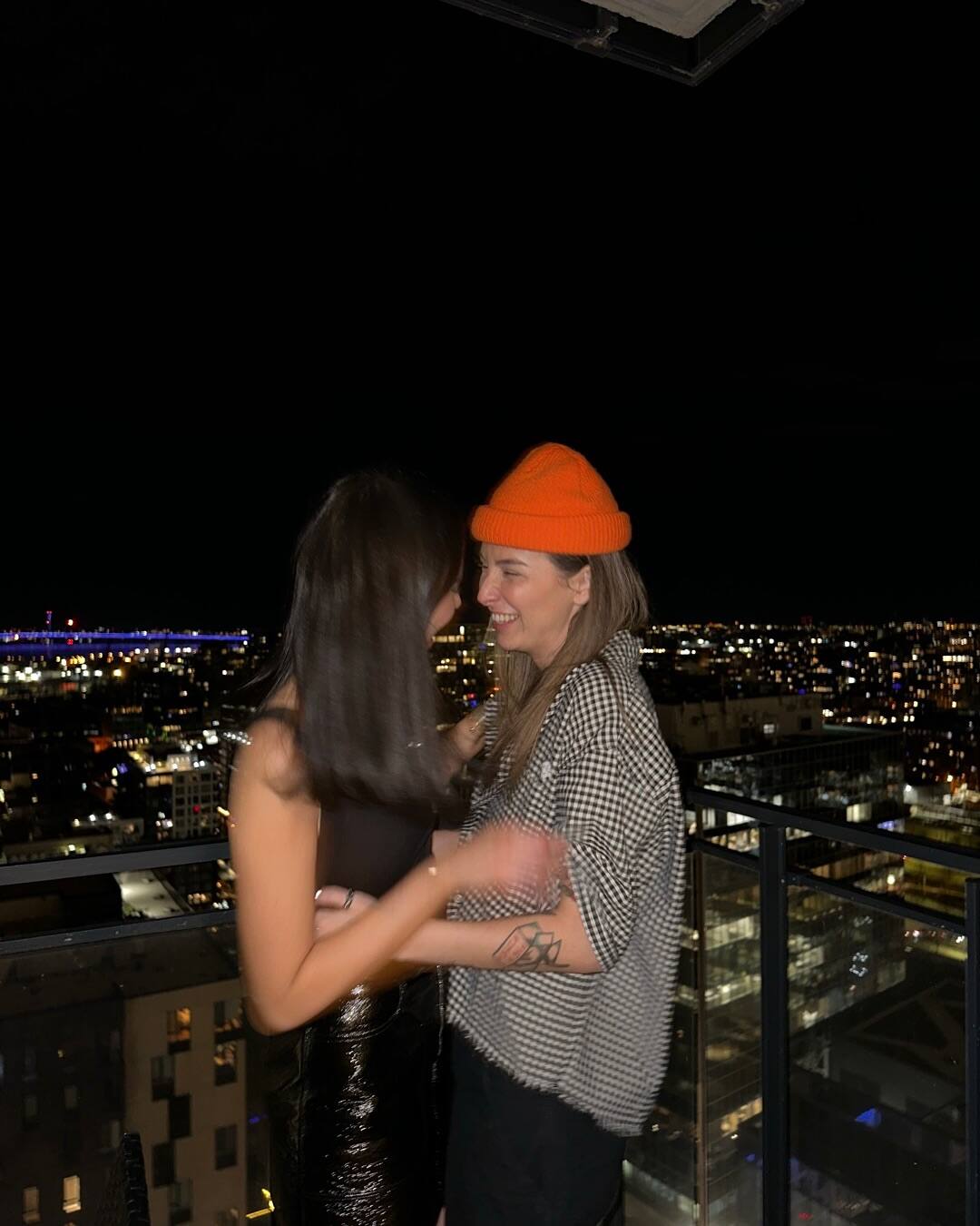 Voici tout ce qu'on sait sur sa nouvelle blonde