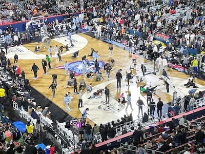 Tavis Smith scored eight points in the first two quarters on Sunday, on the occasion of a historic match disputed outside, at the IGA stadium, between the Montreal Alliance and the Ottawa Blackjacks.