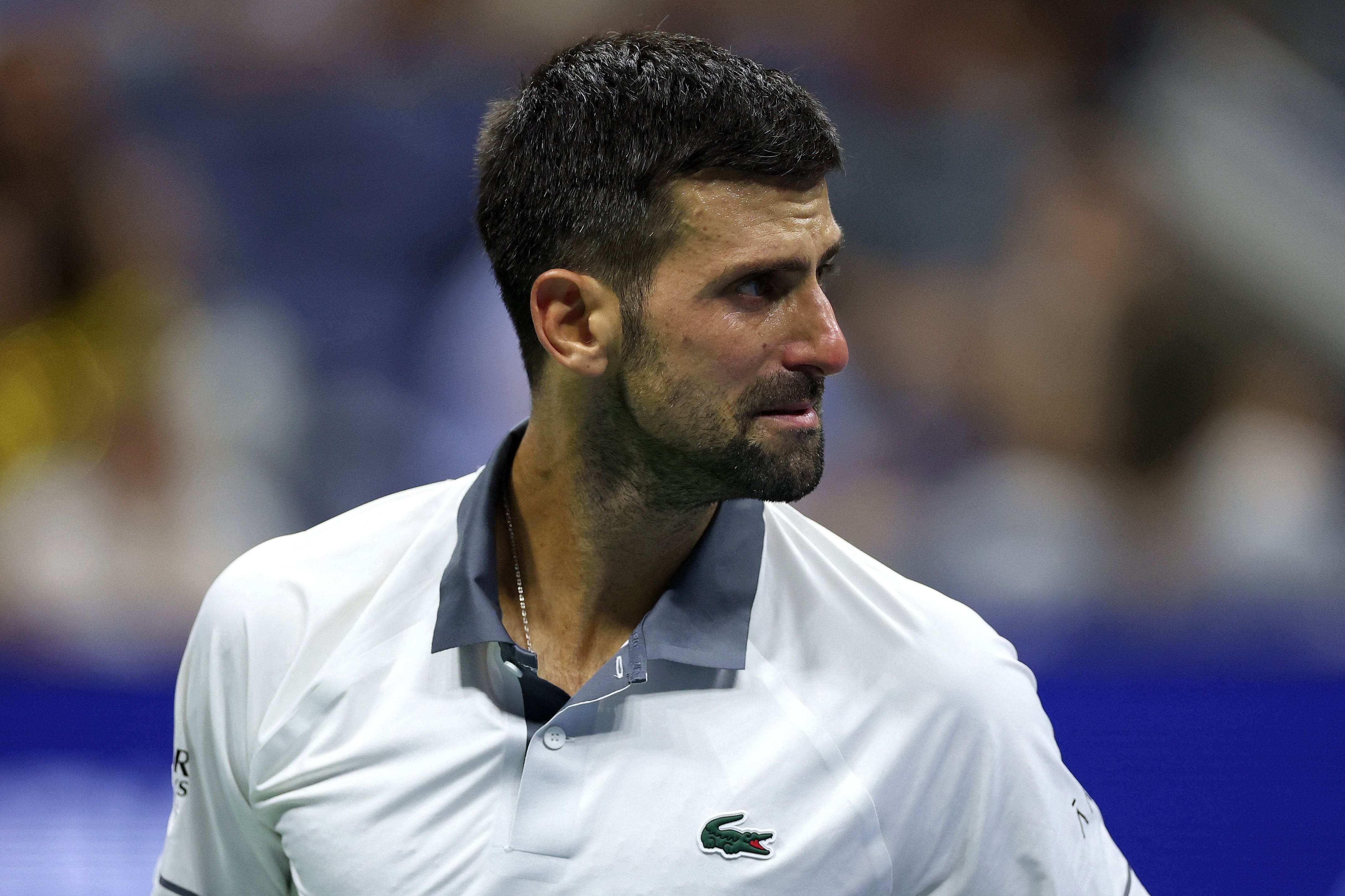 Novak Djokovic n’a pu retenir ses larmes durant le match, dimanche, voyant que son corps l’abandonnait.