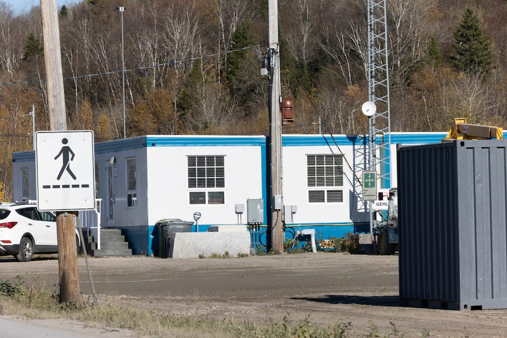 Polycor L Polycor ferme des usines à Portneuf et en Estrie pour regrouper ses ...
