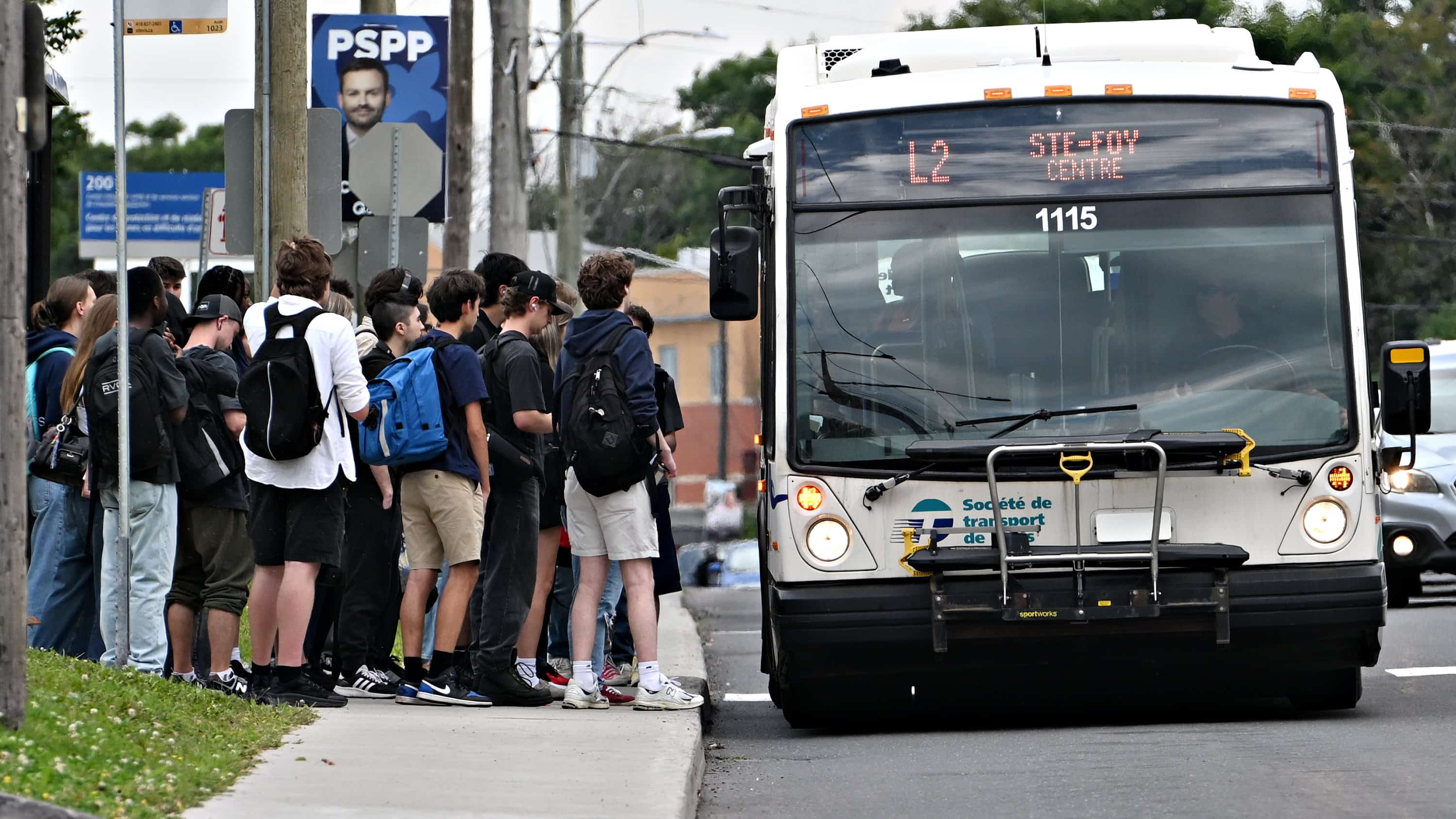Nouvelle politique de stationnement au cégep: les autobus de la STLévis «sont pleins à craquer»