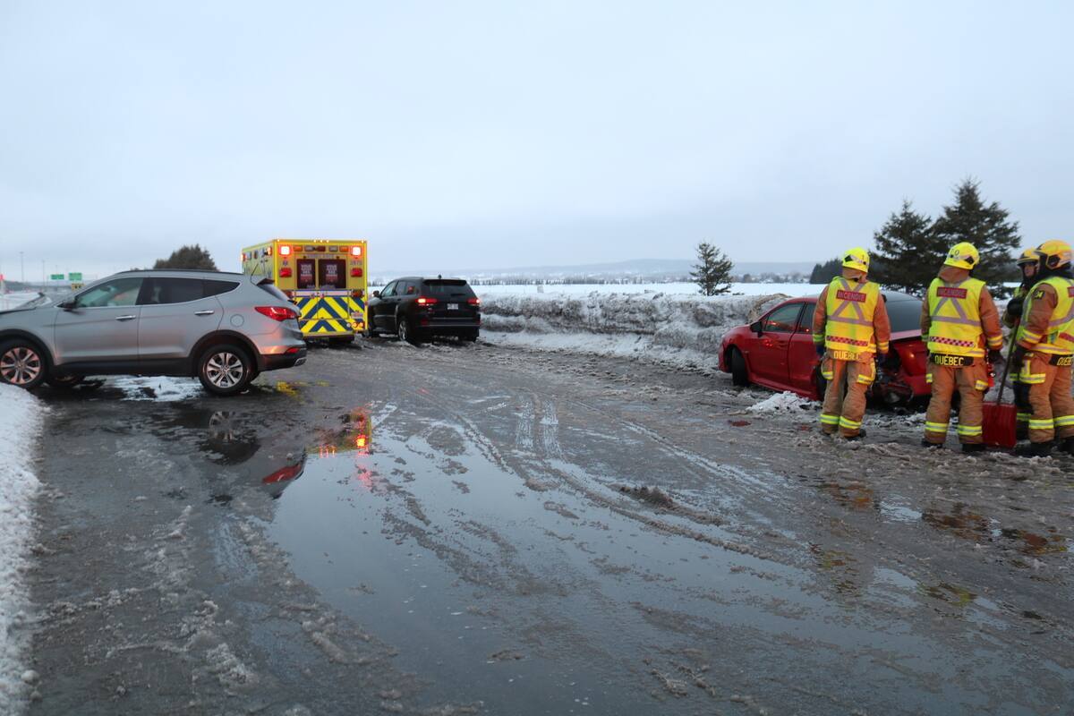 Un accident impliquant trois véhicules à SaintAugustindeDesmaures JDQ