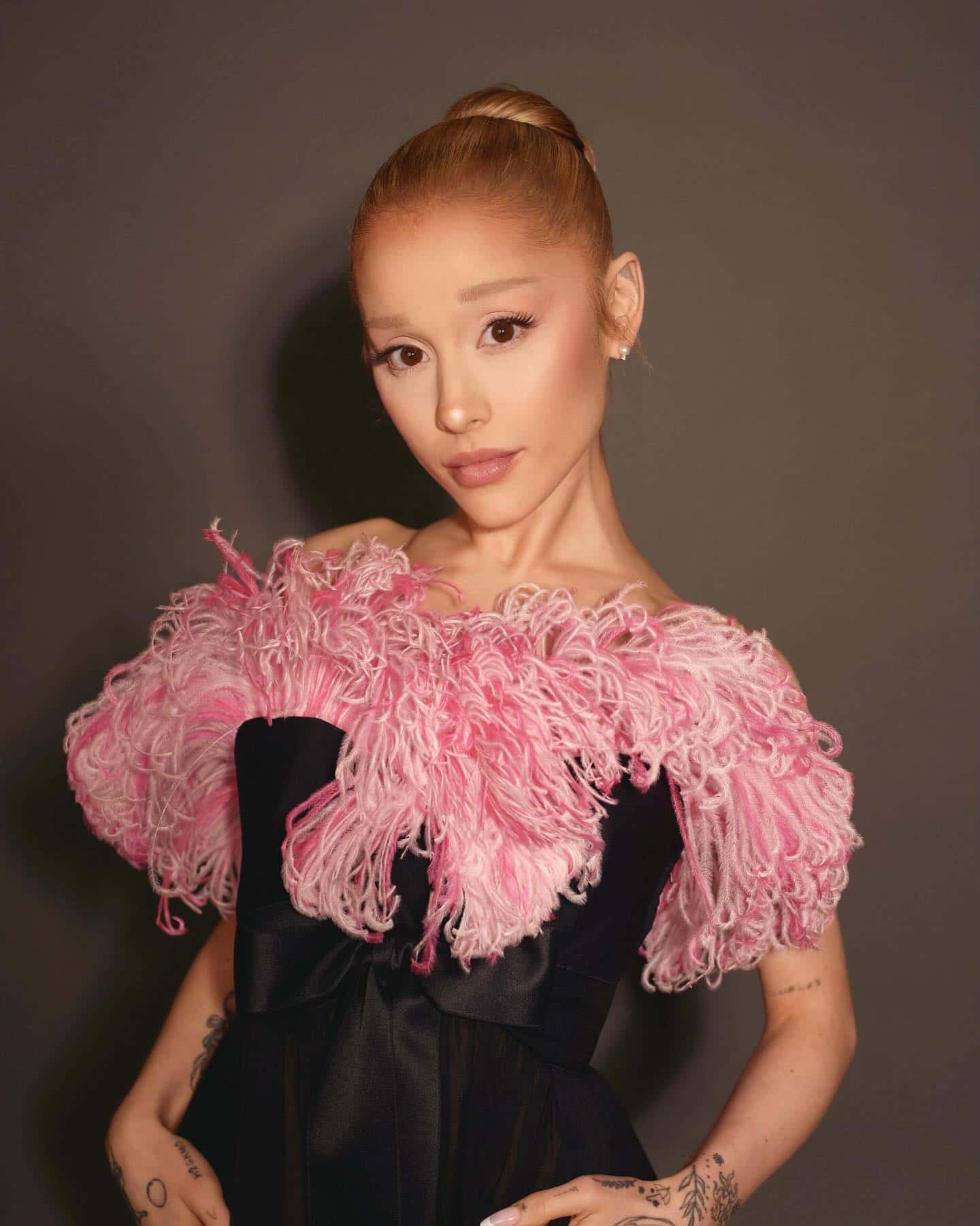 Elle se défend contre un geste inapproprié