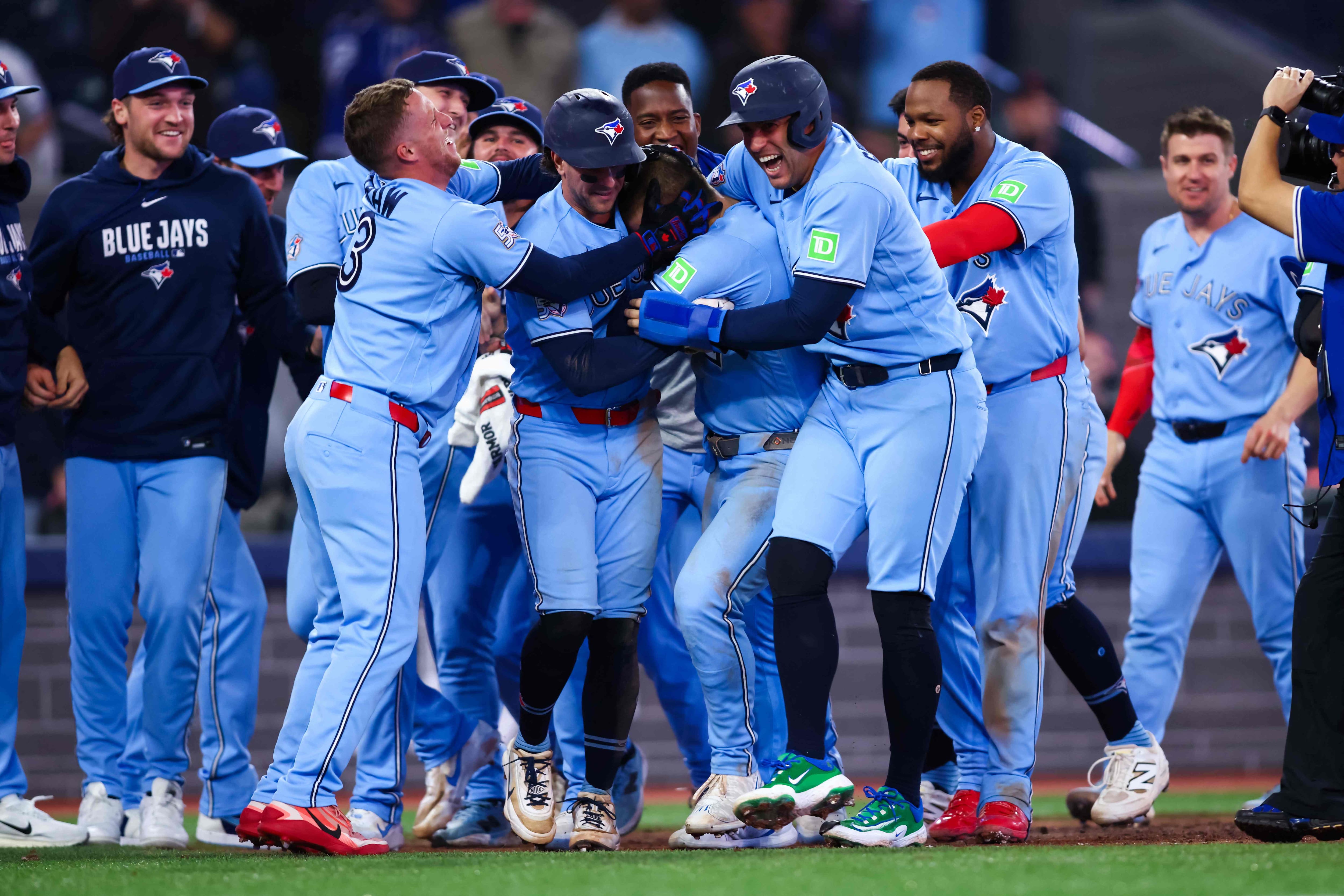 Un grand chelem de Varsho sauve les Blue Jays