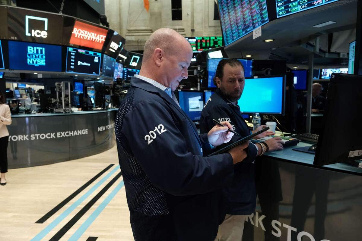 Wall Street termine en hausse apr&egrave;s une nouvelle semaine morose