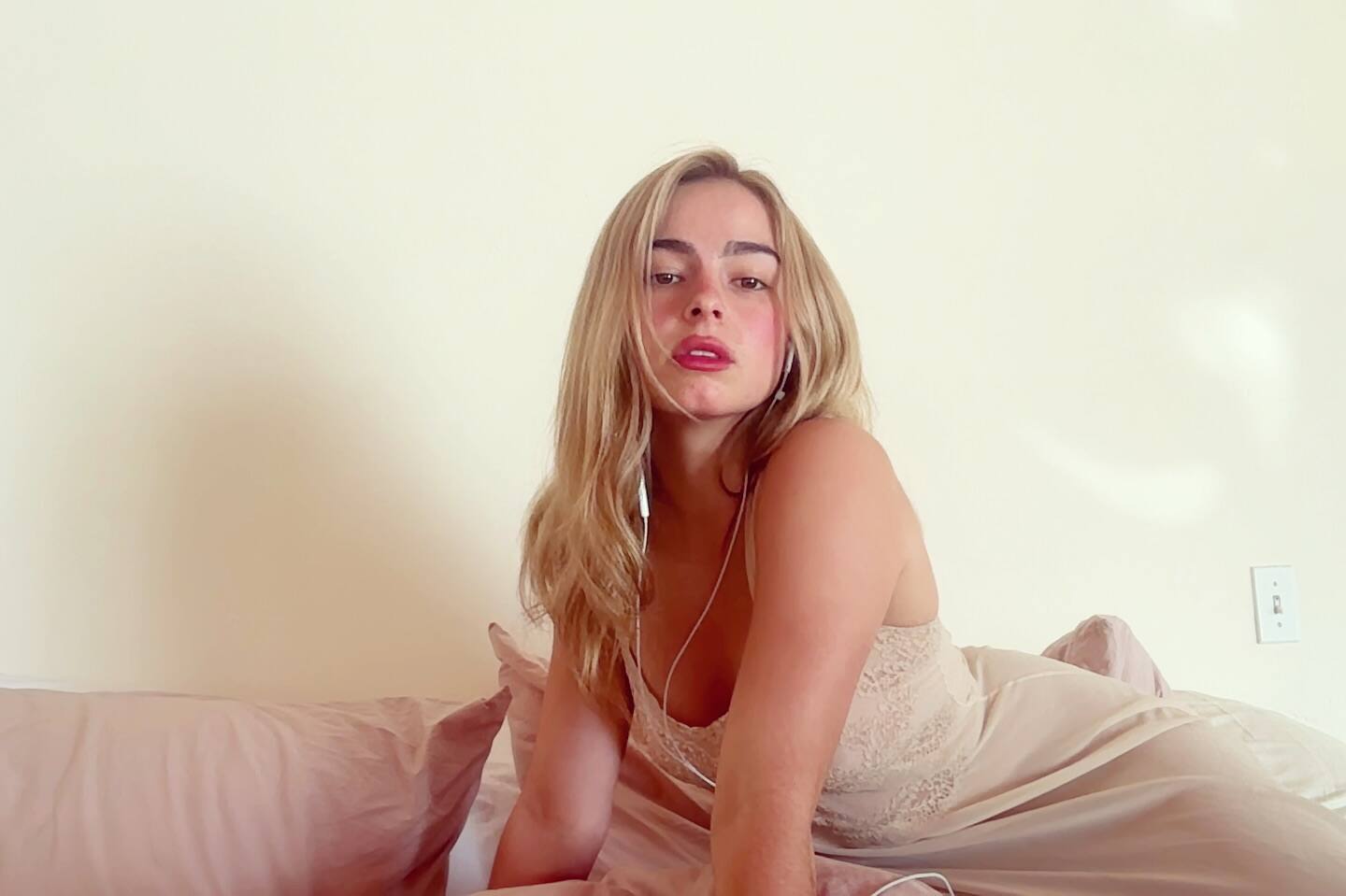 Une vraie bombe dans son look de sirène pailletée