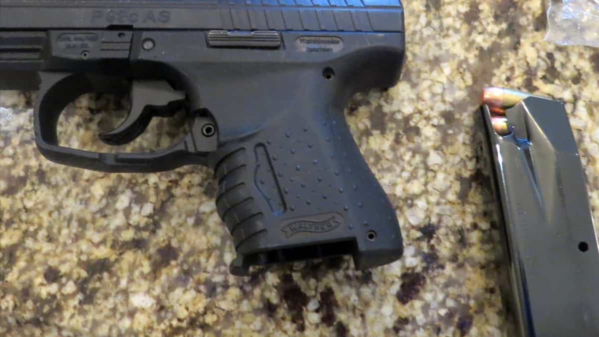 Les armes du pays de Trump: voyez des photos inédites de la perquisition menée par la police chez Leonardo Rizzuto