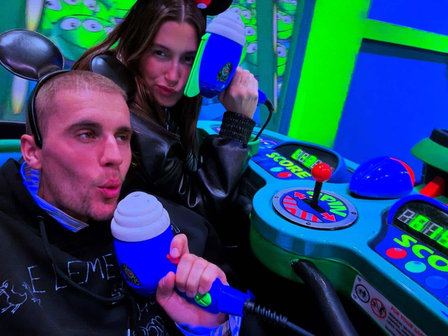 Ils ripostent aux «haters» avec un moment amoureux