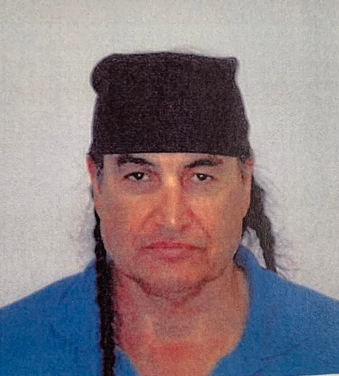Une connaissance d'un meurtrier conteste son retour en milieu carcéral