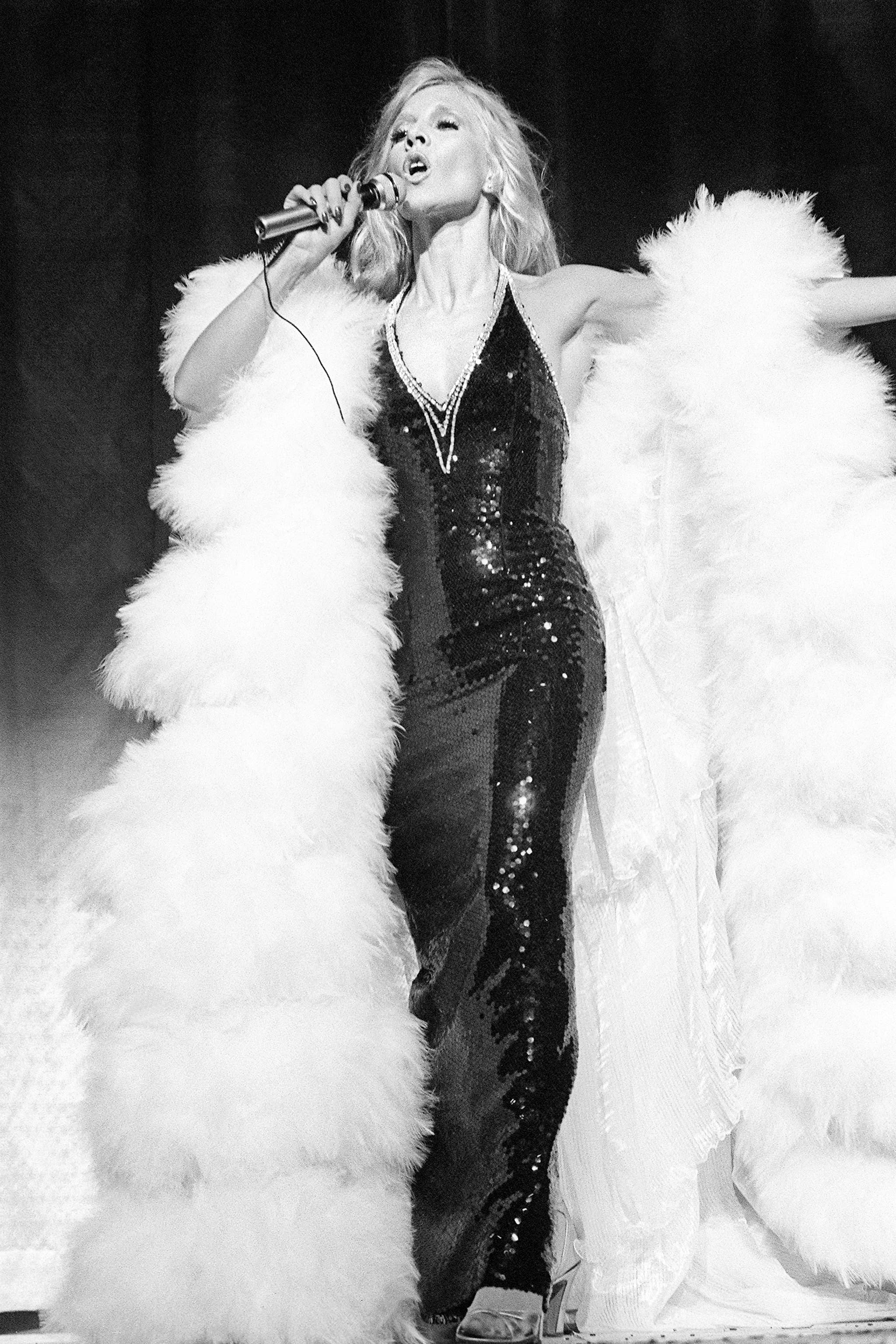 Sylvie ⁤Vartan performing on stage