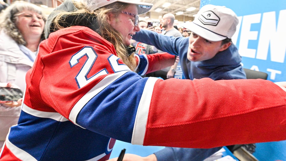 Cole Caufield brille aussi avec les fans