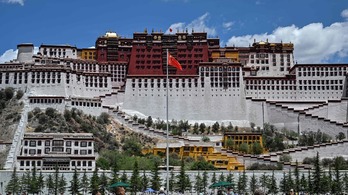 The body was found under the bed in the hotel room The body was found under the bed in the hotel room