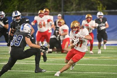 Olivier Cool Transportant Le Ballon Face Aux Carabins, Vendredi.