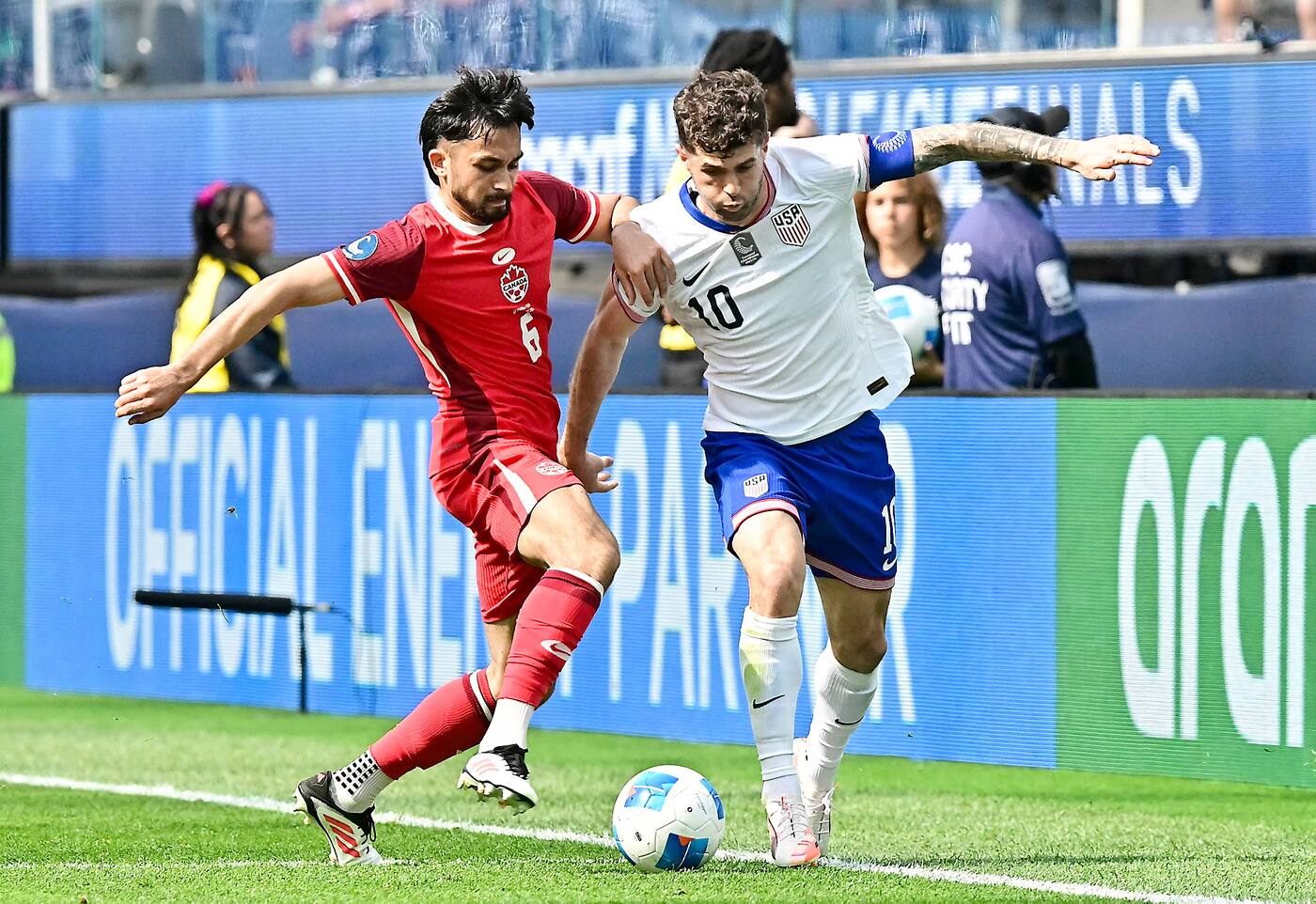 Matthew Choinière challenges Christian Pulisic