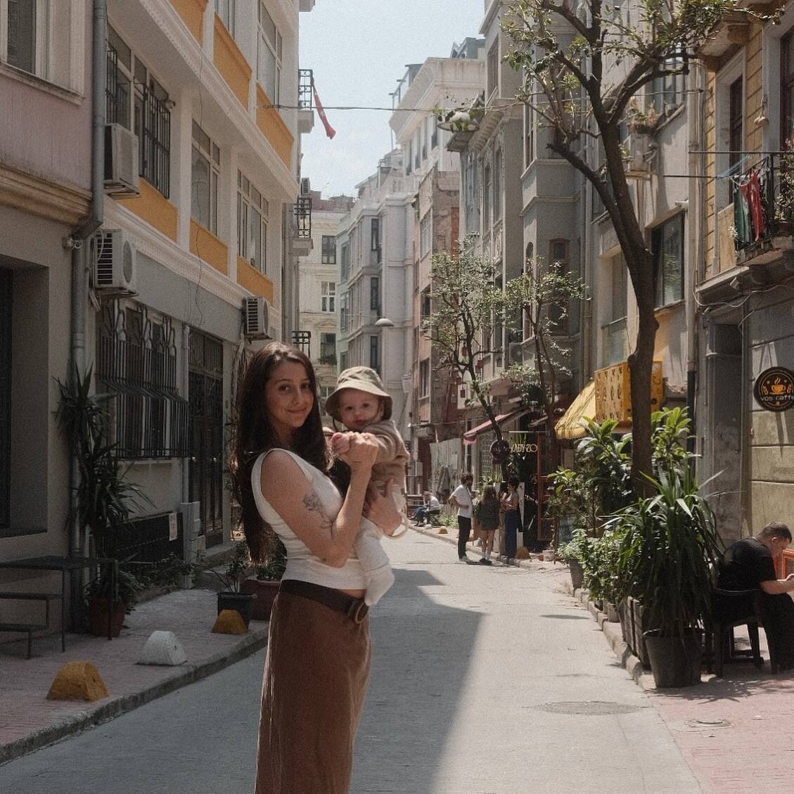 Elle retourne dans le passé avec sa nouvelle tête