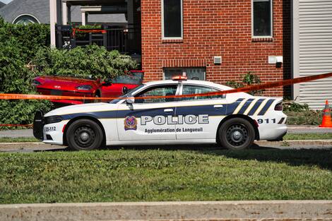 A car drives over a residential median in Brossard, Quebec, Canada. June 30, 2024 is Sunday. In this photo: A car at a residential reservation MARIO BEAUREGARD/AGENCY QMI