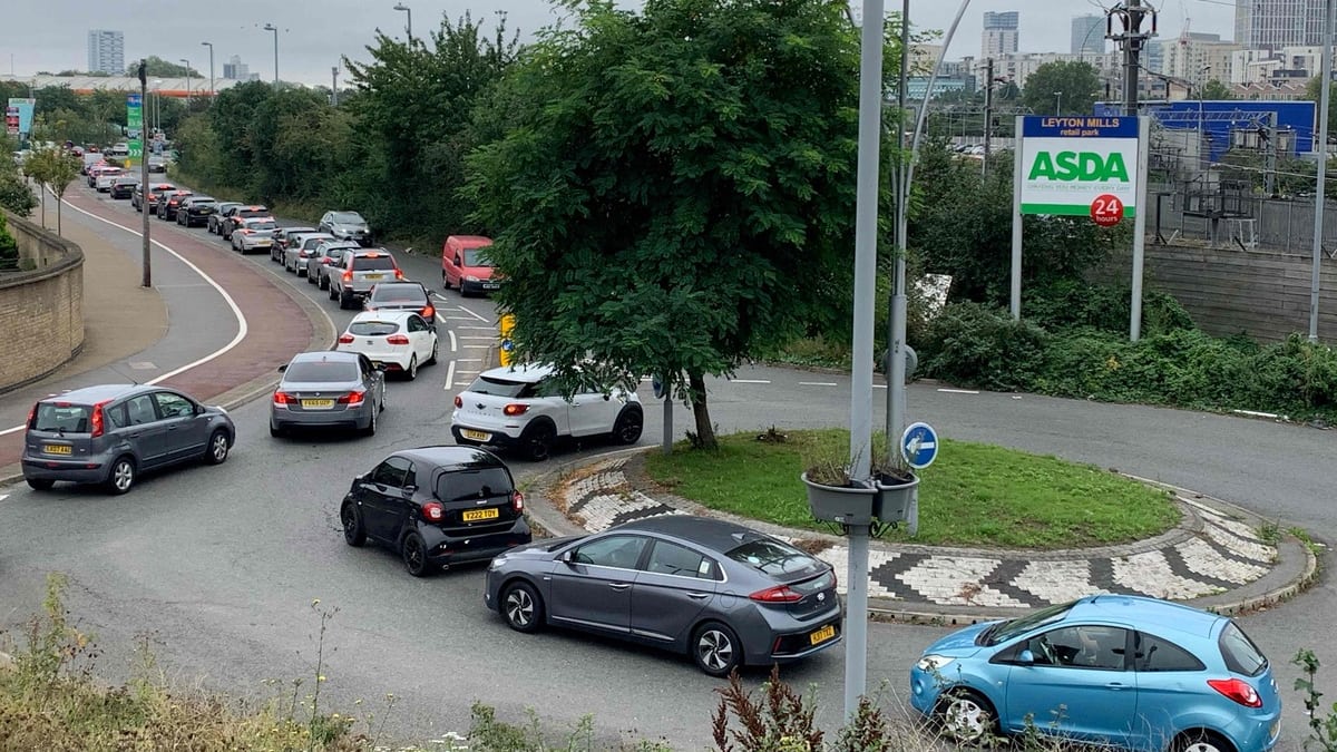 Pénuries de carburant: le gouvernement britannique accuse un organisme représentant les transporteurs