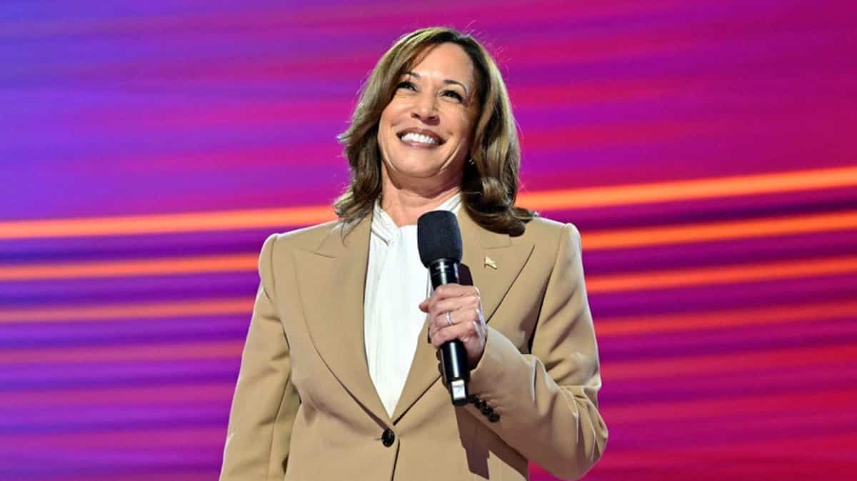 Harris, les yeux rivés sur la suite, accepte l'investiture de son parti