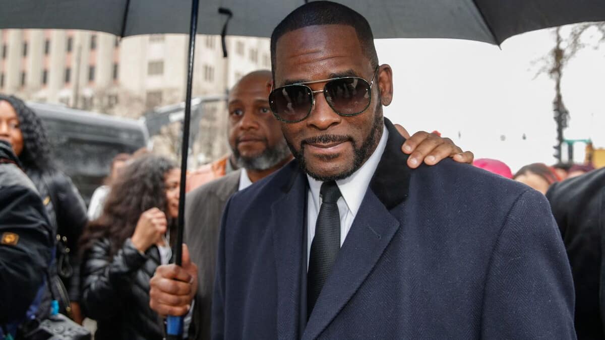 Réquisitoire cinglant au procès du chanteur américain R. Kelly, «prédateur» sexuel