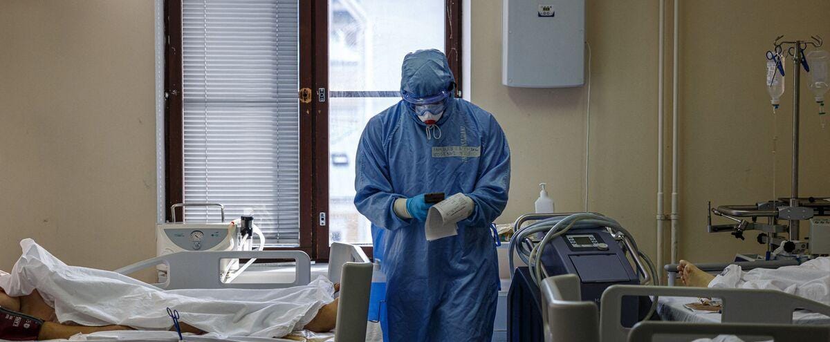 Dans un hôpital de Moscou, l’interminable défilé des morts de la COVID-19