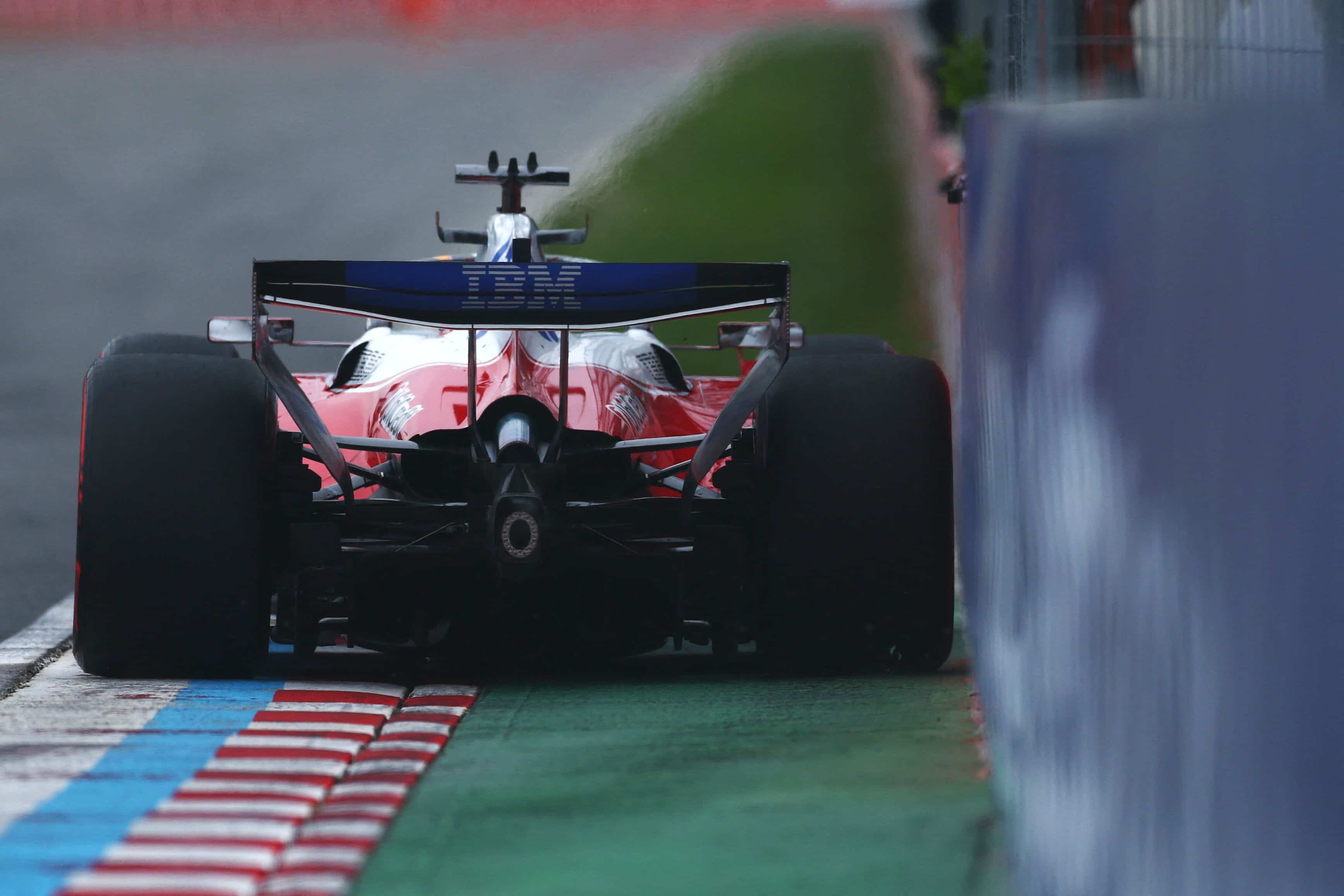 Charles Leclerc n'a pas de bonnes sensations dans sa Ferrari et il craint de toucher le mur à chaque virage.