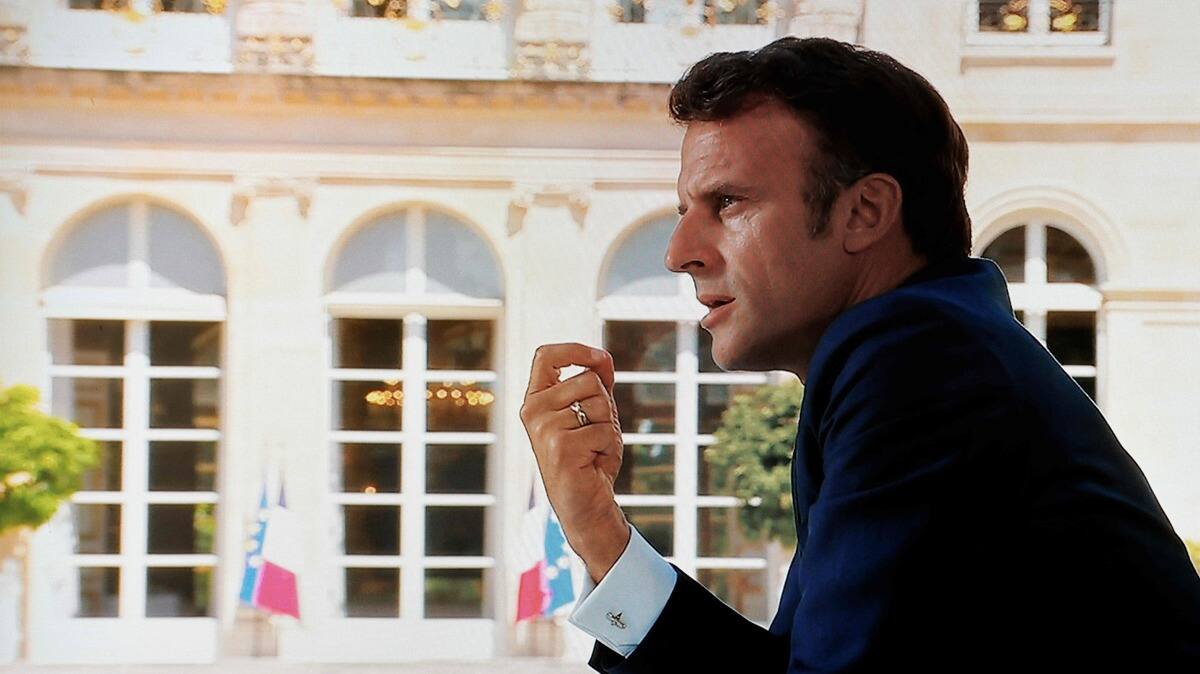 Macron prépare les Français à un automne difficile et se donne un cap