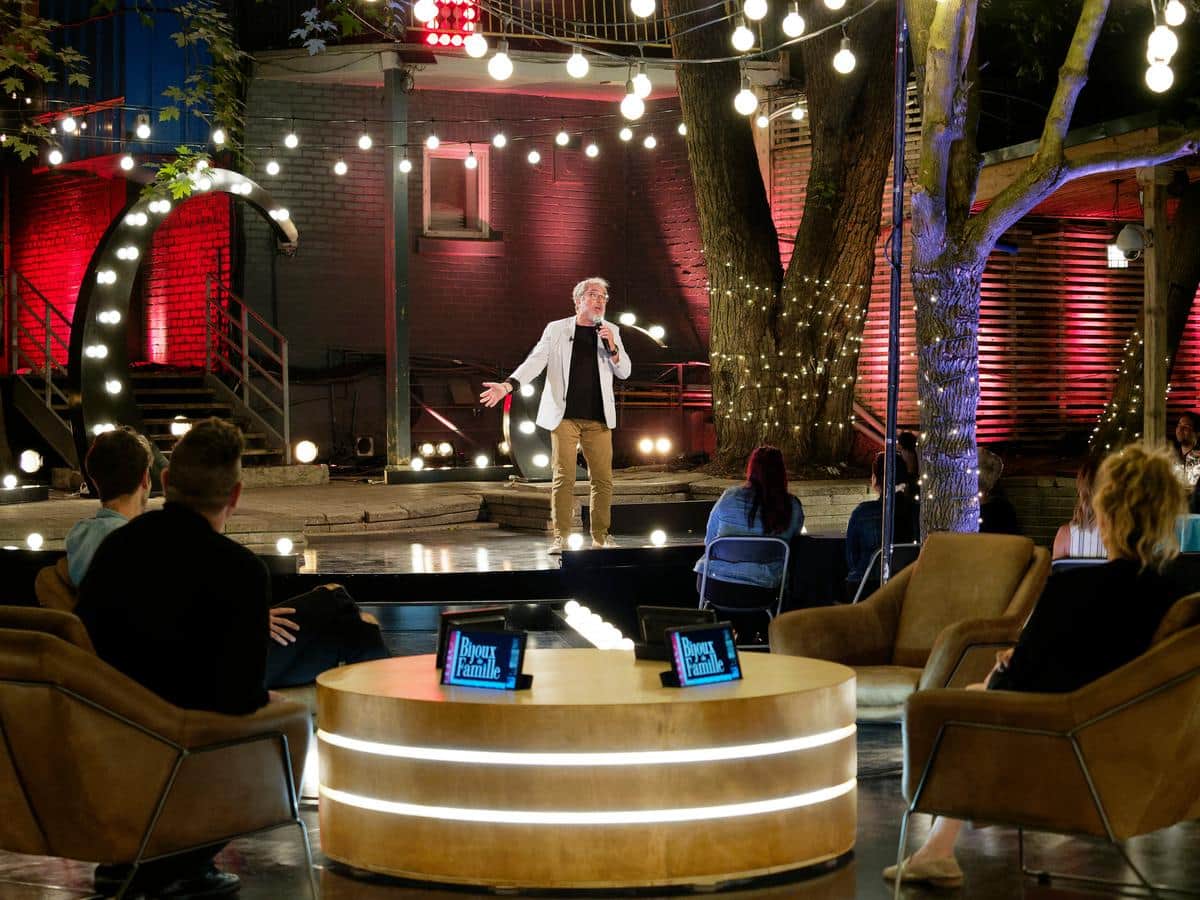 De nouveaux humoristes d'un soir à «Bijoux de famille» - Vimarsana News