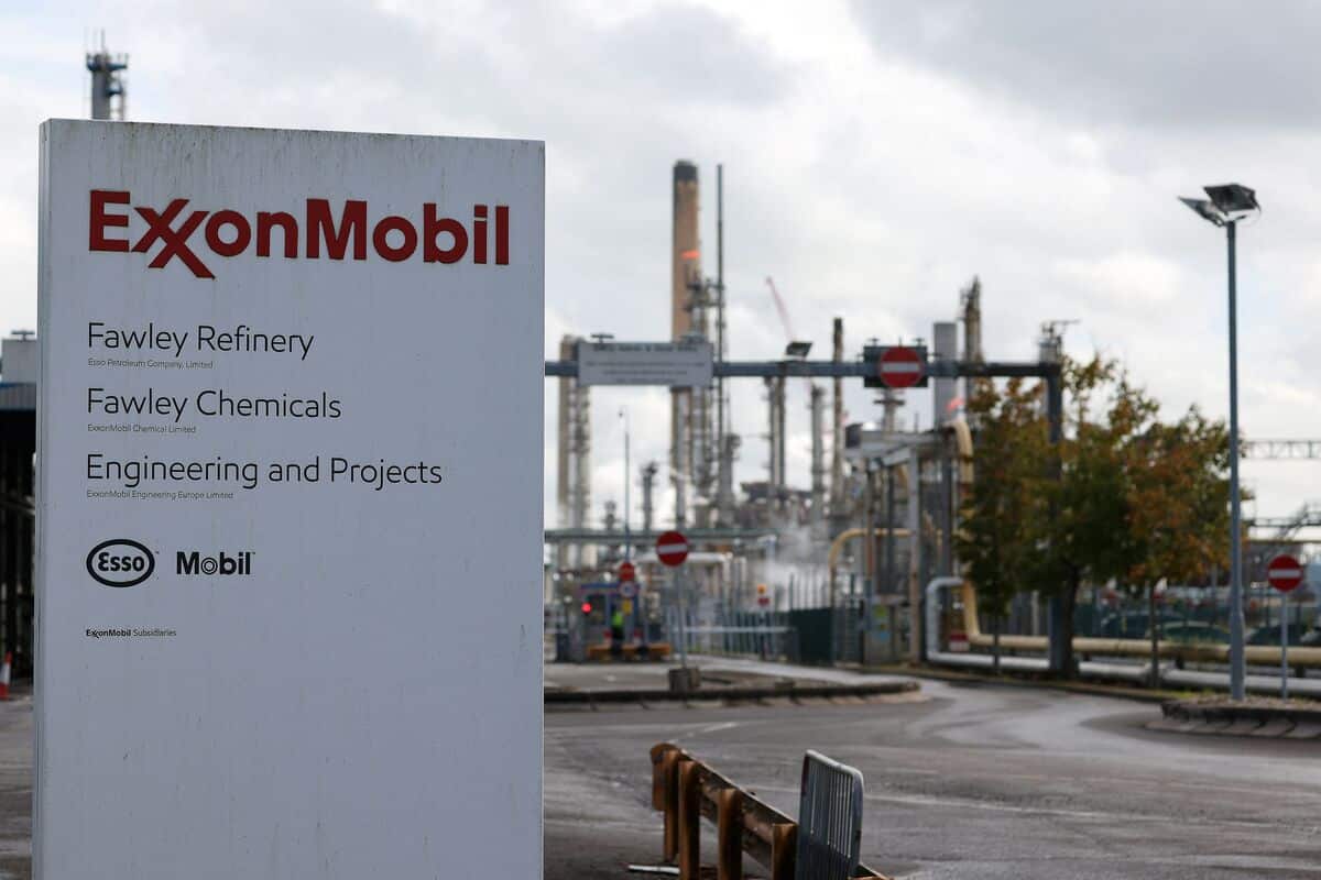 Des profits de «1800$ par seconde»: il faut taxer les revenus excessifs des géants pétroliers, réclame OXFAM