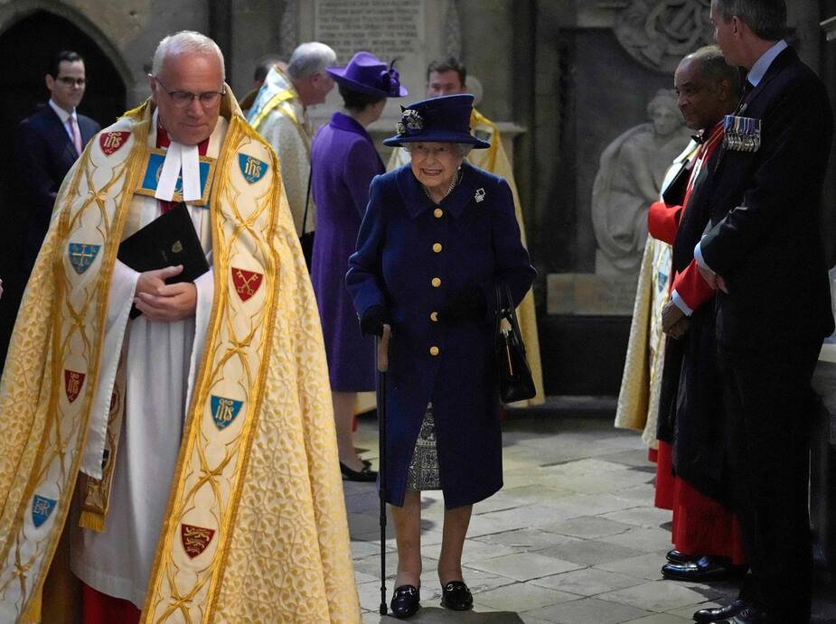 Image principale de l'article Elizabeth II vue avec une canne en public