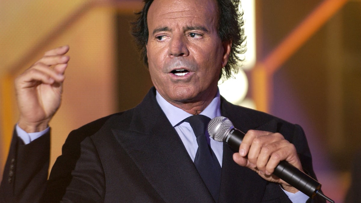 Julio Iglesias, le père d’Enrique Iglesias, accusé d'agressions sexuelles et de viols par deux ex-employées