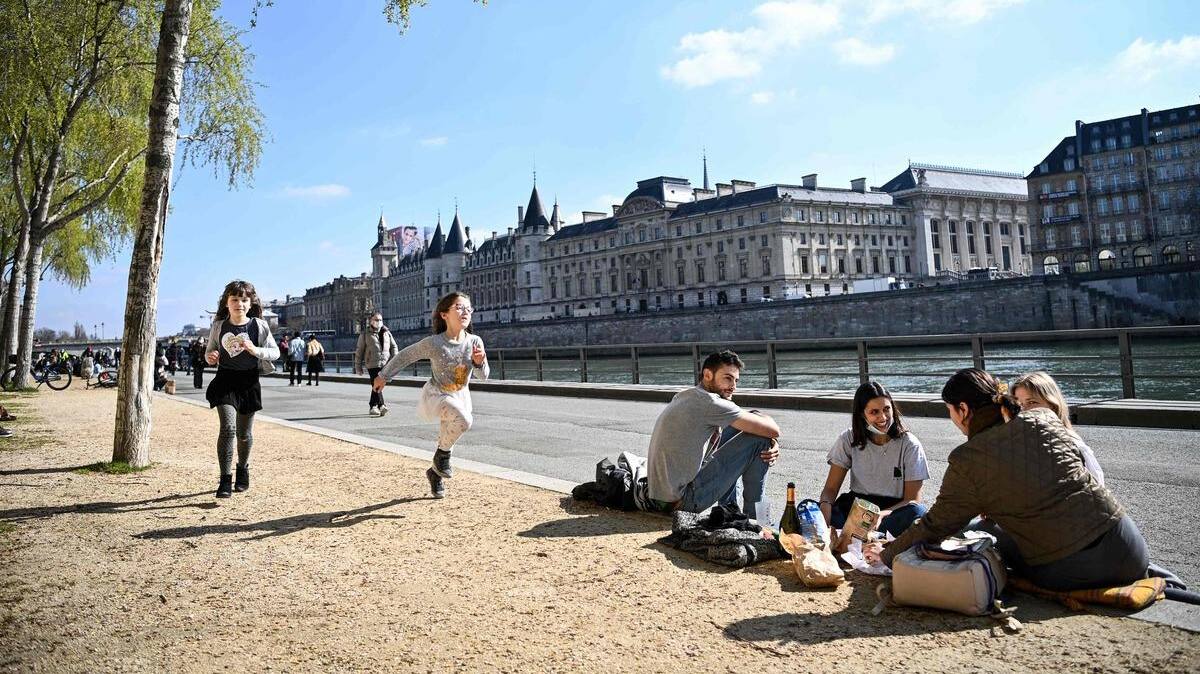 Mortalité en baisse et natalité en hausse en France