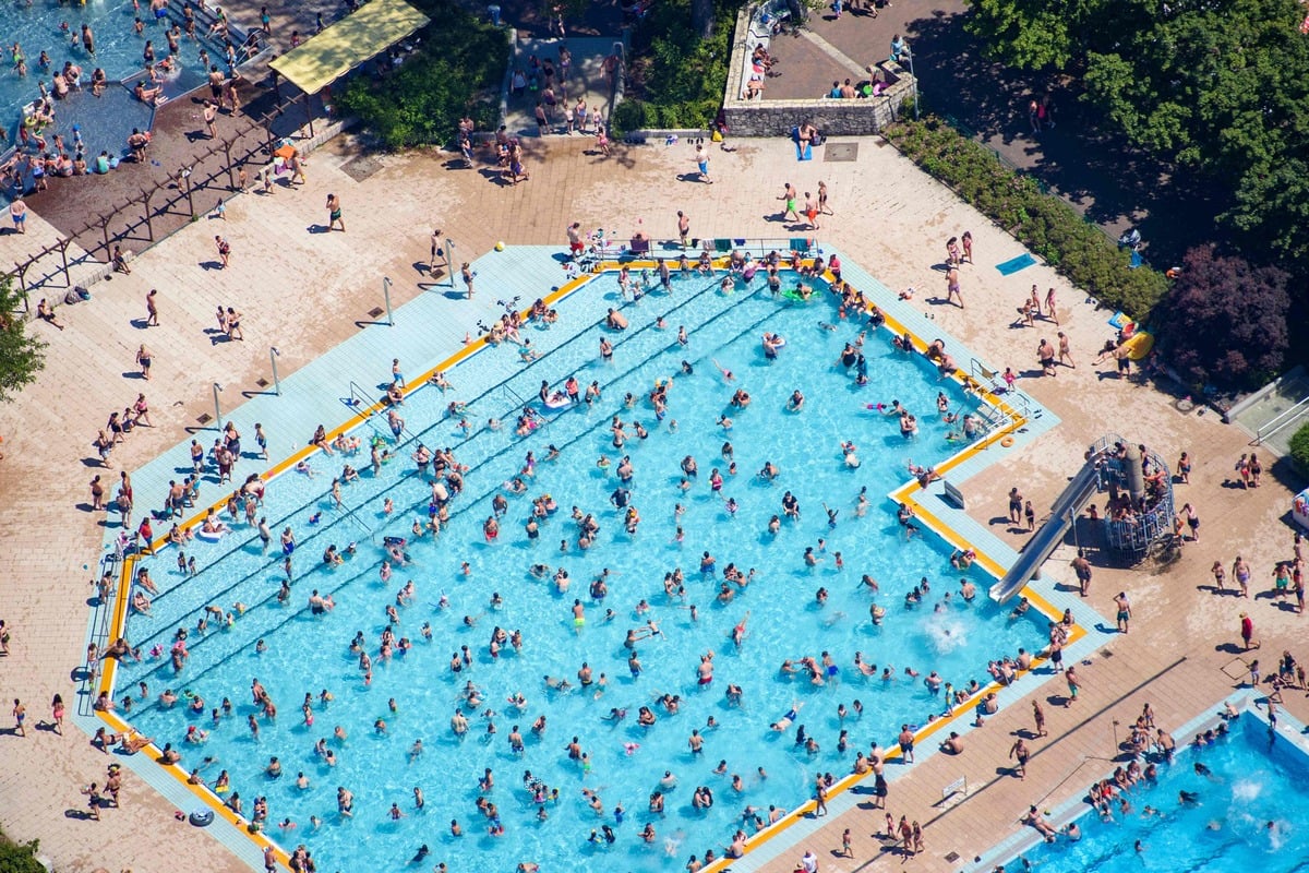 Une ville allemande autorise les seins nus dans ses piscines
