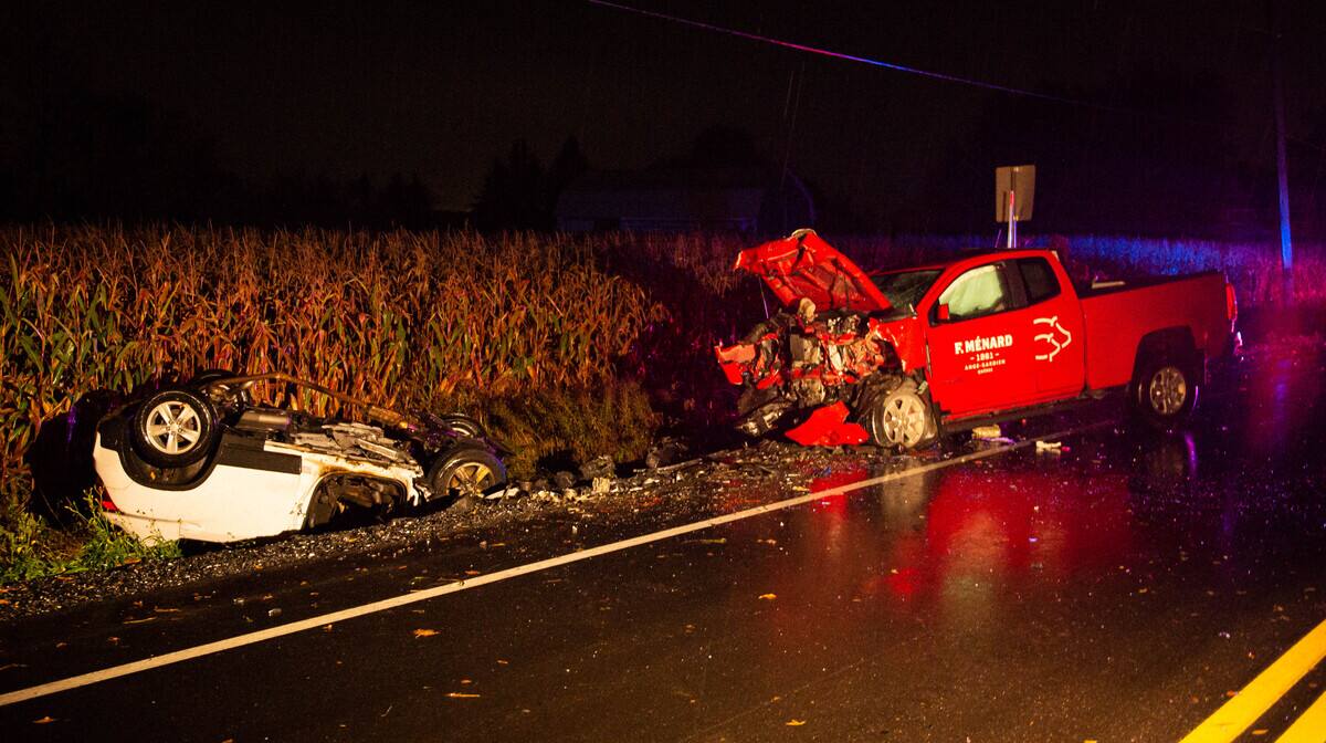 Mont&eacute;r&eacute;gie: une m&egrave;re et son fils sont morts apr&egrave;s une collision avec une camionnette