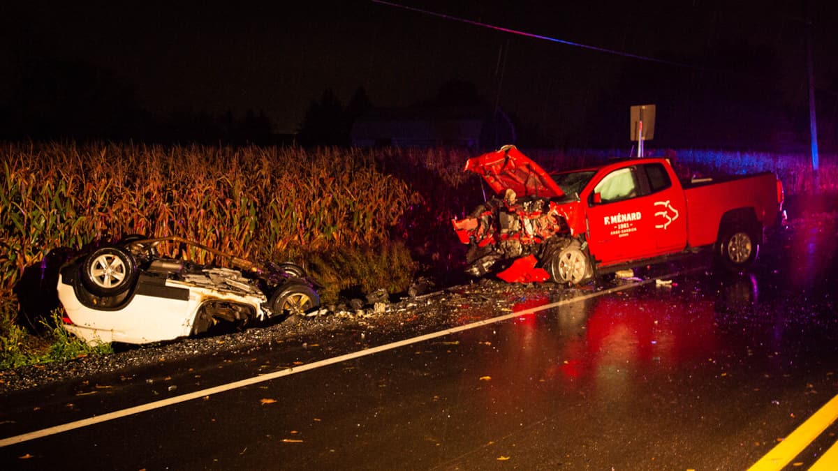 Montérégie: une mère et son fils sont morts après une collision avec une camionnette