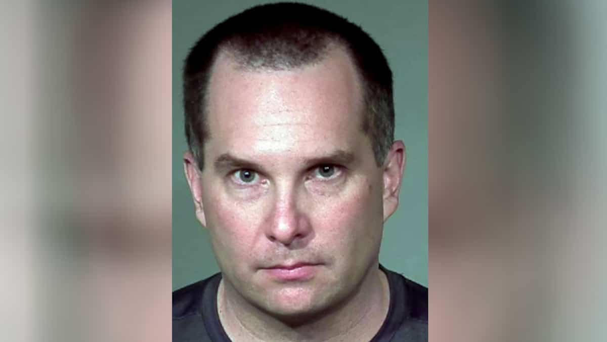 Un entraîneur de baseball et de hockey arrêté pour agression sexuelle