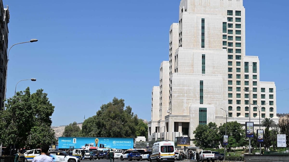 Syria: double bomb attack near the hotel where Macron spent the night, 18 injured Syria: double bomb attack near the hotel where Macron spent the night, 18 injured