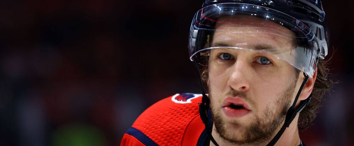 Écarté de la LNH pour des propos misogynes, il écrit une lettre à Vladimir Poutine afin d'obtenir sa citoyenneté russe