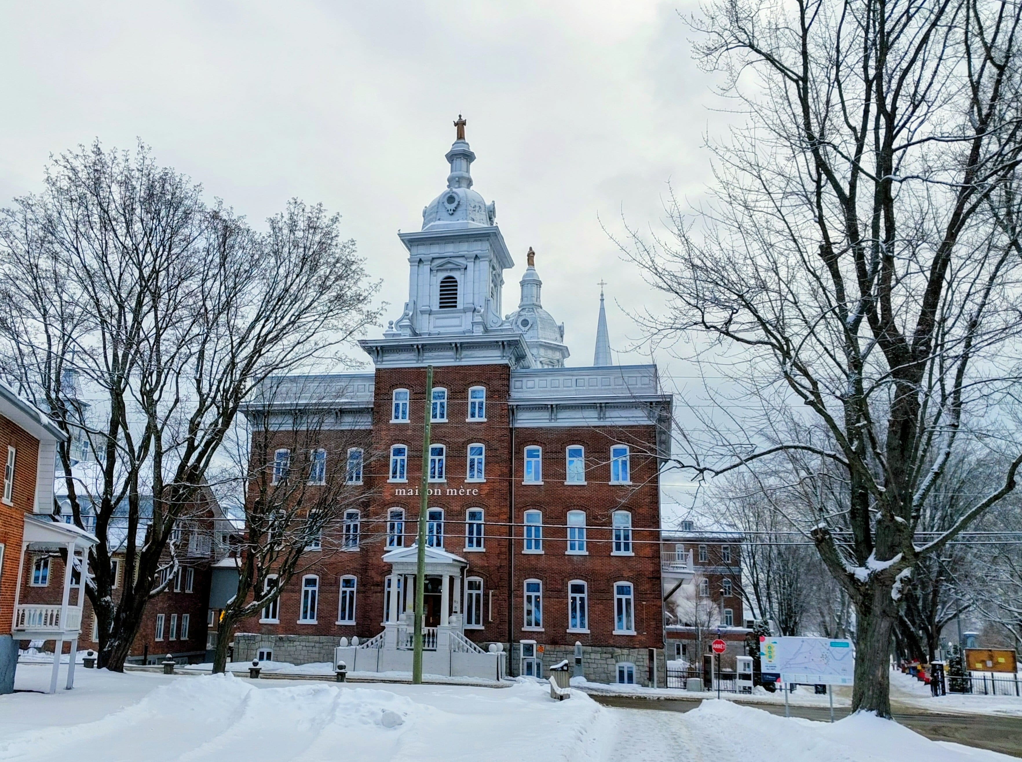 Les employ&eacute;s du Club Med de Charlevoix h&eacute;berg&eacute;s dans un couvent