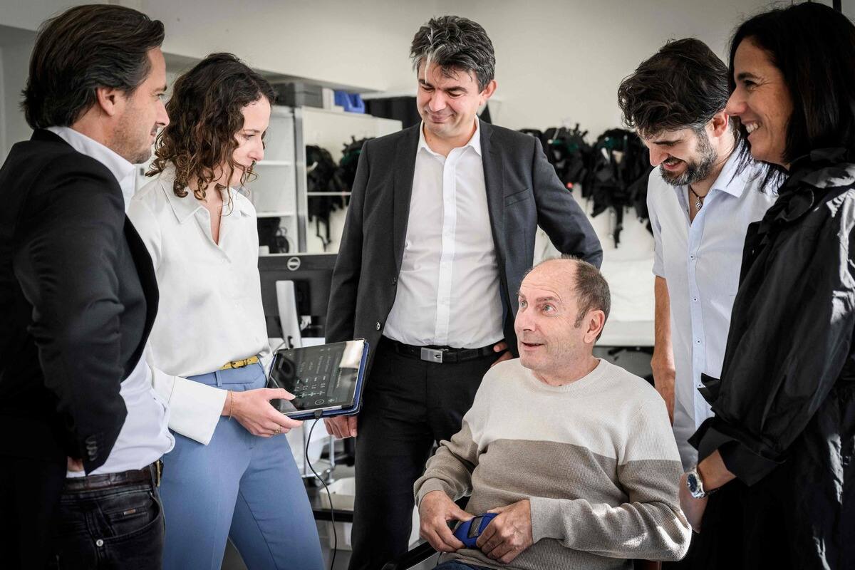 Thanks to electrodes, a Parkinson's patient walks almost normally  once more