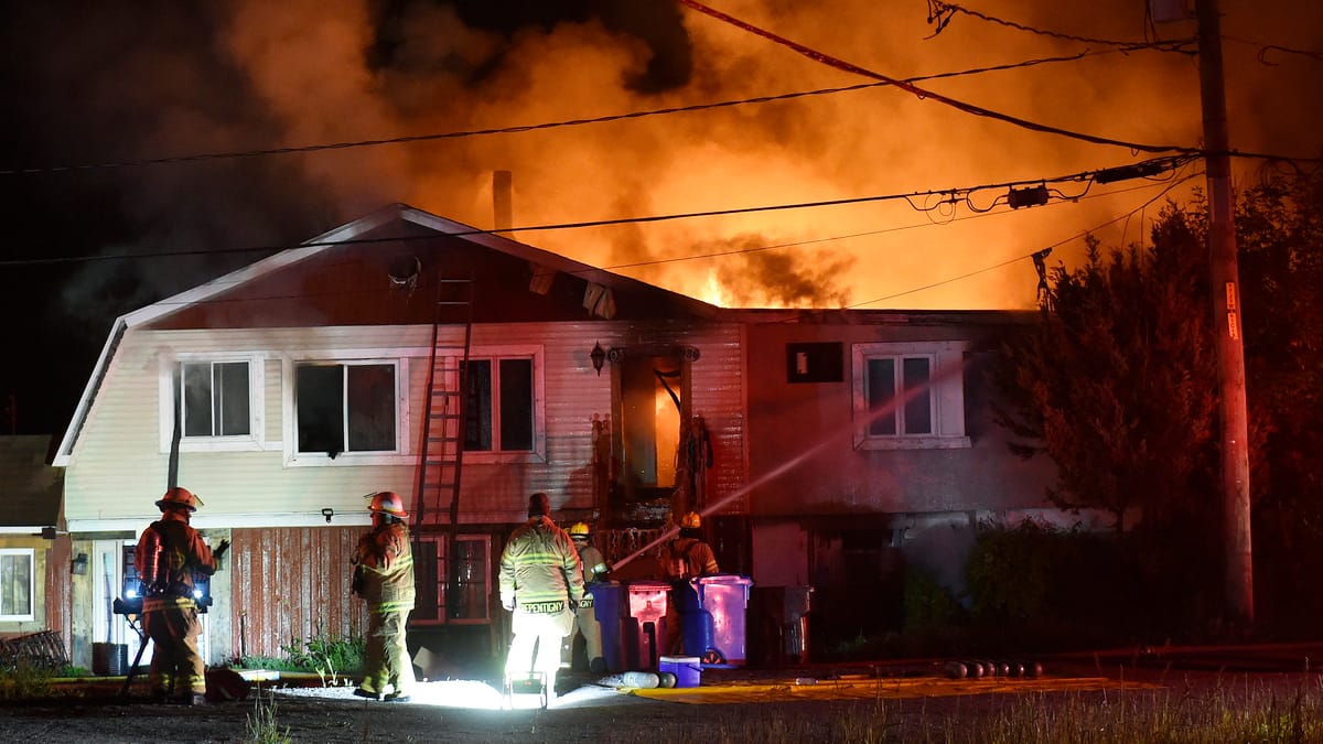 Terrebonne: huit personnes à la rue après un violent incendie