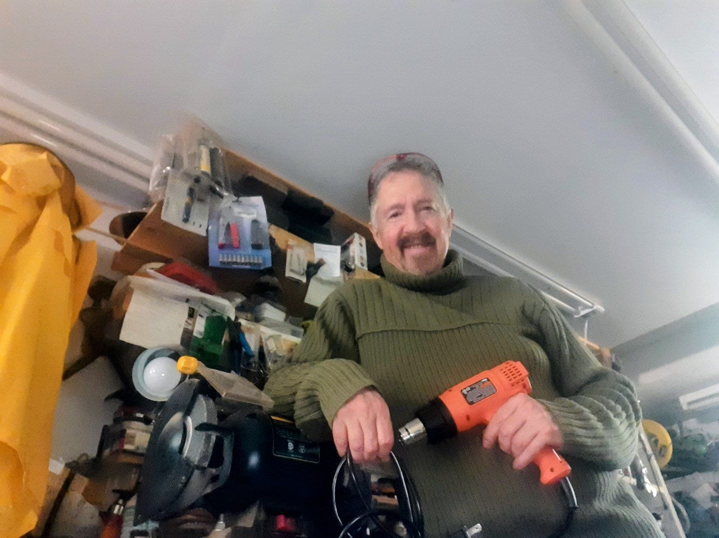 Ce sexagénaire se sort du pétrin en fondant son entreprise